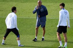 中超关键时刻再迎强敌，巴黎圣日耳曼调整名单，主帅态度——引发热议，身体对抗强度拉满的简单介绍-3377娱乐